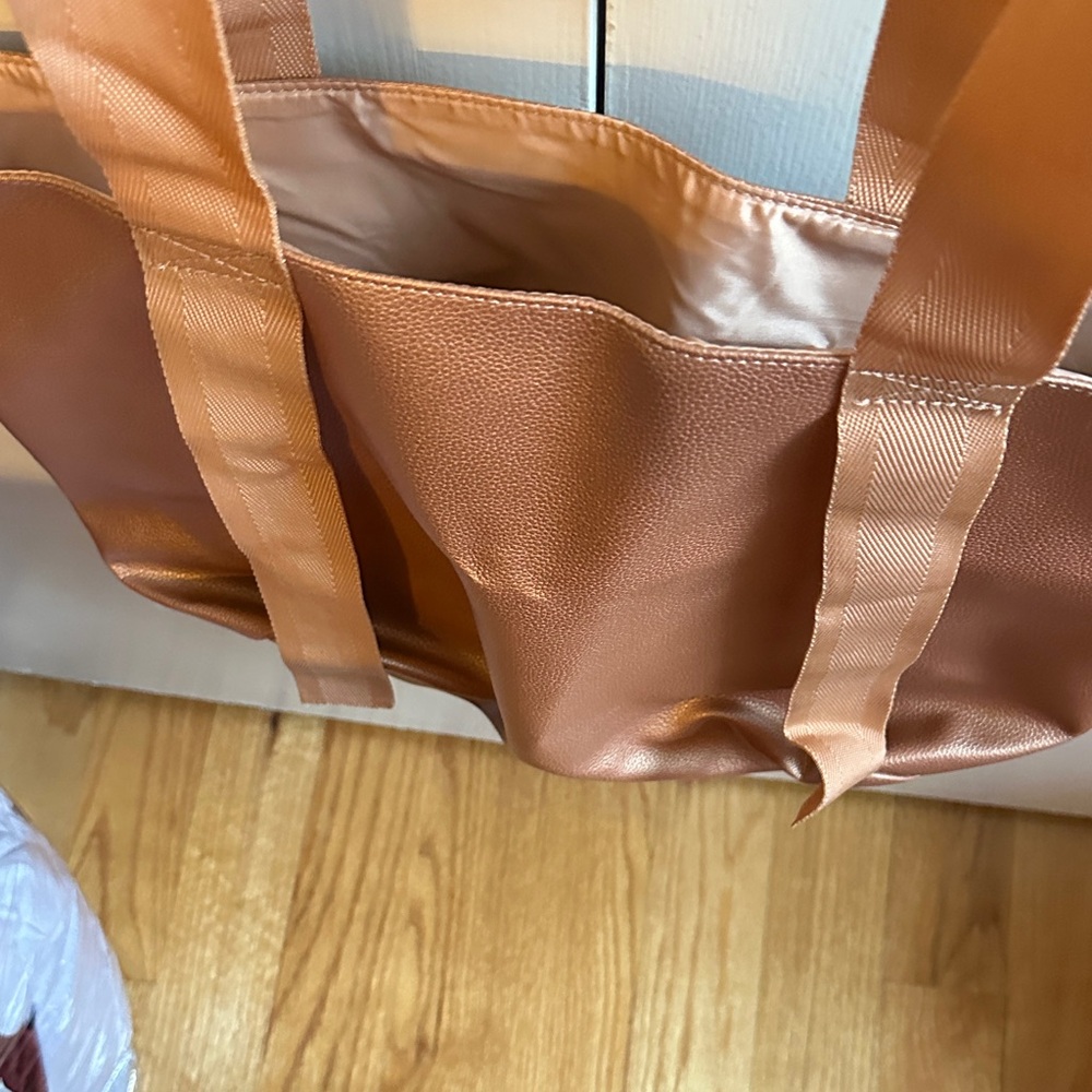 Women's Saks Fifth Avenue Pebble Rose Gold Tote bag . - Picture 3 of 8